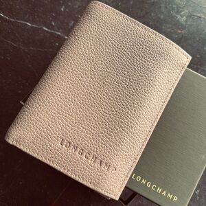 POST CHRISTMAS PRICE SLASH !!! Beautiful Longchamps threefold Beige Wallet!!!